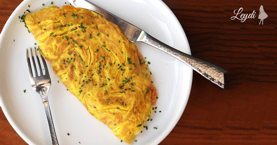 “Çeddar pendirli omlet